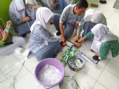 KELOMPOK RISET REMAJA (KRR)