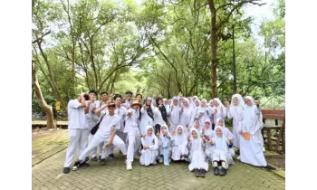 Outing Class XII: Belajar Geografi di Hutan Mangrove dan Pantai Pasir Putih ALOHA